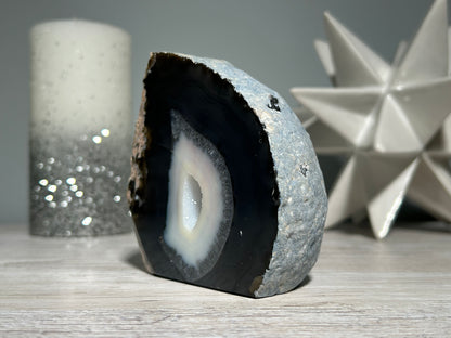 Agate Geode (3.8", 96mm)