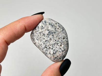 Yooperlite Pebble (1.7", 42mm)