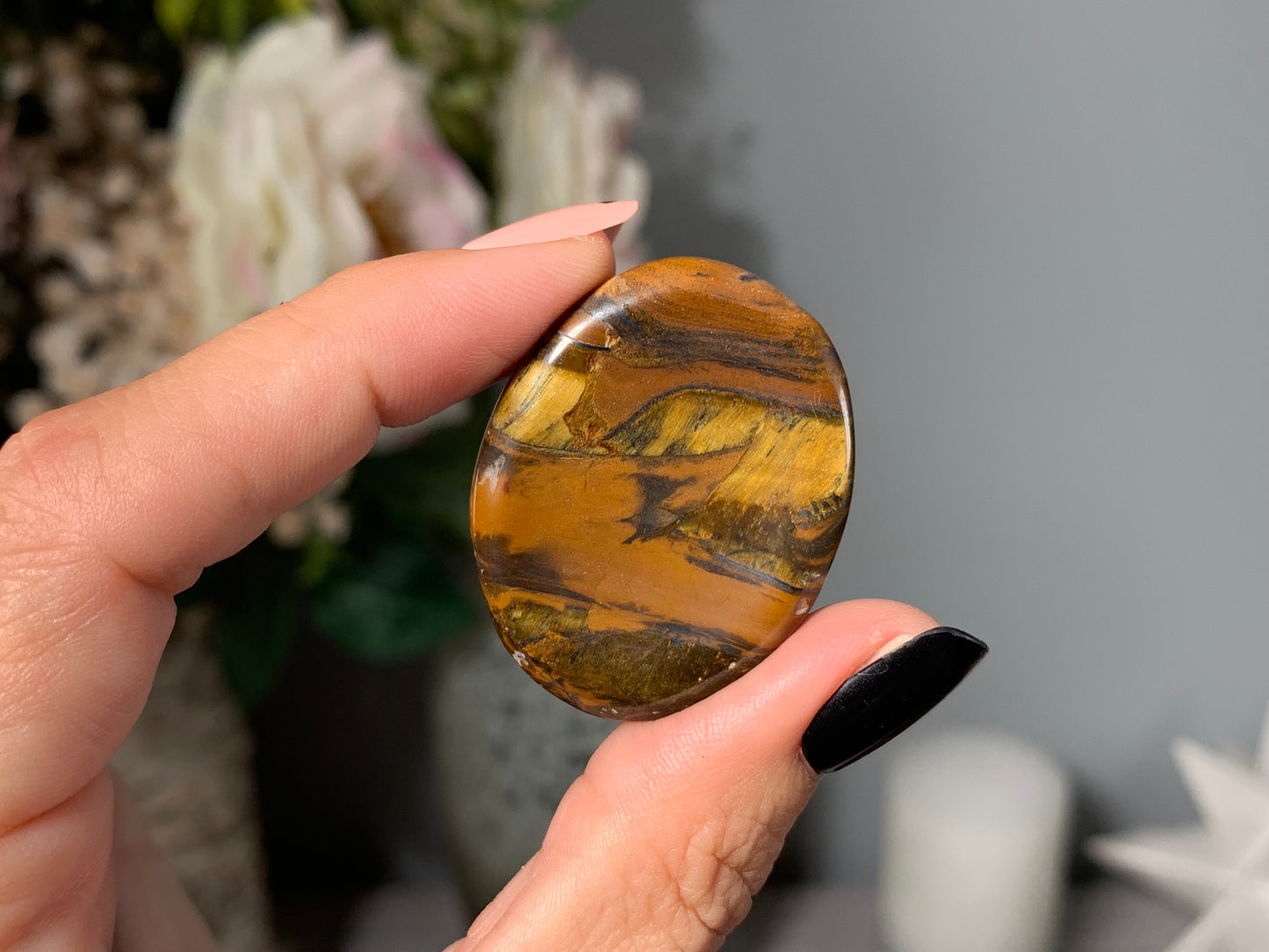 Tigers Eye Thumb Stone