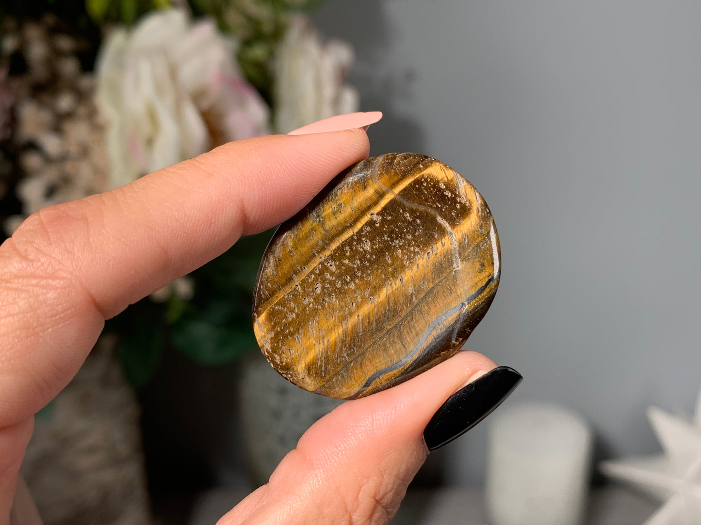 Tigers Eye Thumb Stone