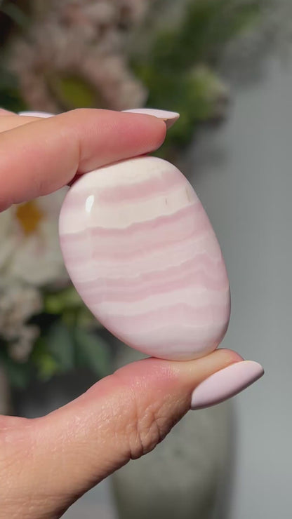 Mangano Calcite Pebble (1.9", 48mm)