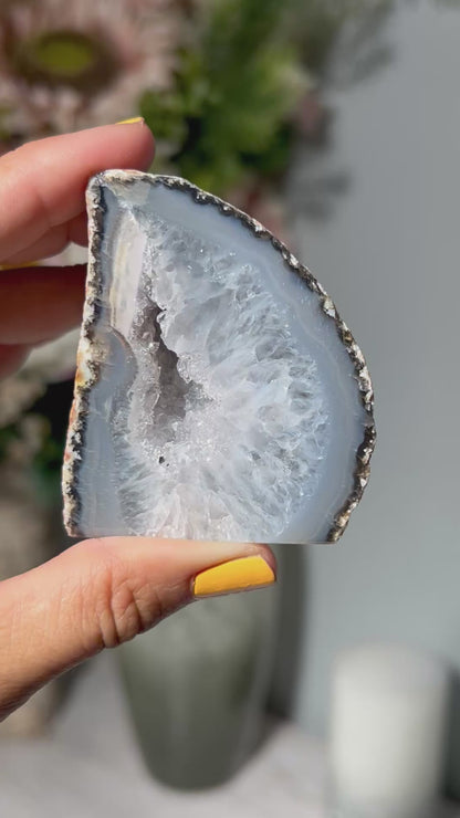 Agate Geode (2.4", 61mm)